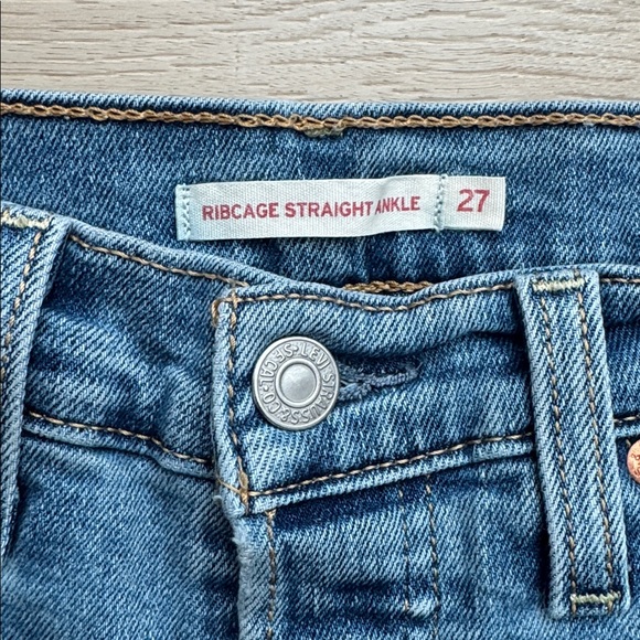 Levi’s - Ribcage Straight Ankle Jeans - Picture 7 of 9